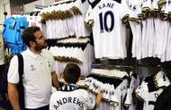 LONDON, ENGLAND - AUGUST 20: Tottenham Hotspur fans look at Harry Kane of Tottenham Hotspur shirt in the club shop during the Premier League match between Tottenham Hotspur and Crystal Palace at White Hart Lane on August 20, 2016 in London, England. (Photo by Alex Broadway/Getty Images)